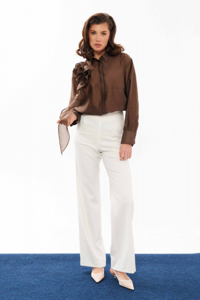 Молочные женские брюки прямые из смесового textиля Панда 10760 молочный - фото 3