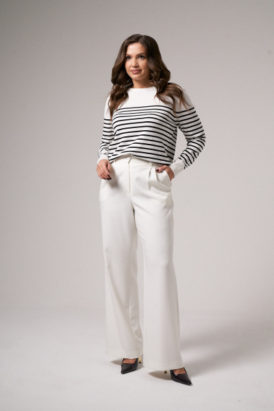 Демисезонные широкие текстильные брюки с карманами Панда 48560w молочный - фото 1