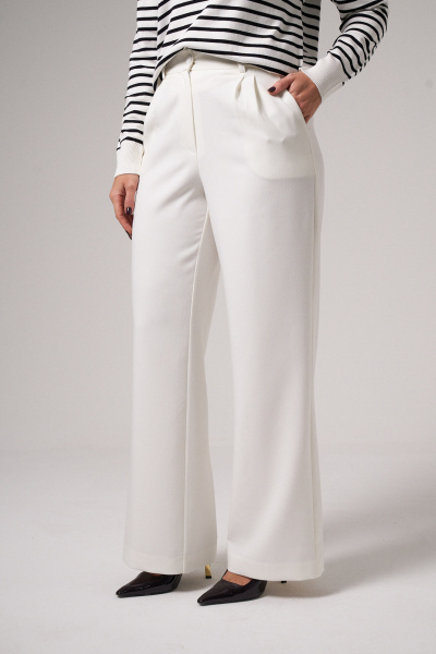 Демисезонные широкие текстильные брюки с карманами Панда 48560w молочный - фото 3