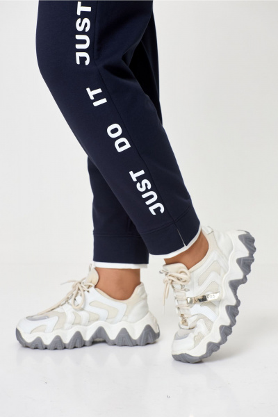 Костюм из трикотажа: бомбер и зауженные брюки спорт-шик Bonna Image 889 синий - фото 11