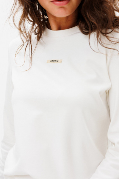 Демисезонный трикотажный джемпер с нашивкой HIT 2021 молочный - фото 7