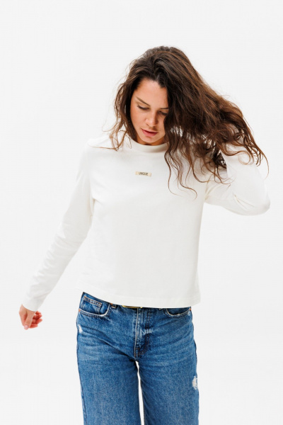 Демисезонный трикотажный джемпер с нашивкой HIT 2021 молочный - фото 4