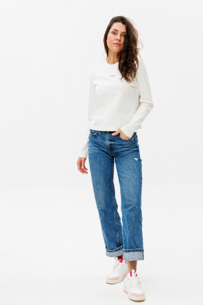 Демисезонный трикотажный джемпер с нашивкой HIT 2021 молочный - фото 2