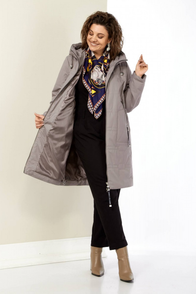 Серая демисезонная куртка с утеплителем и капюшоном Shetti 2180 пудра - фото 7