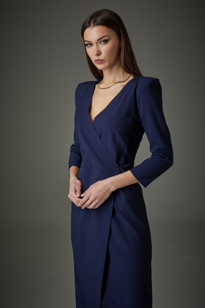 Платье приталенного силуэта из костюмной ткани с запахом N.O.W. 1223-1 темно-синий - фото 3