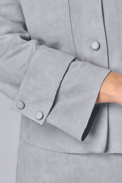 Комплект жакет и юбка из замши в нейтральных тонах Мишель стиль 1247 серый - фото 7