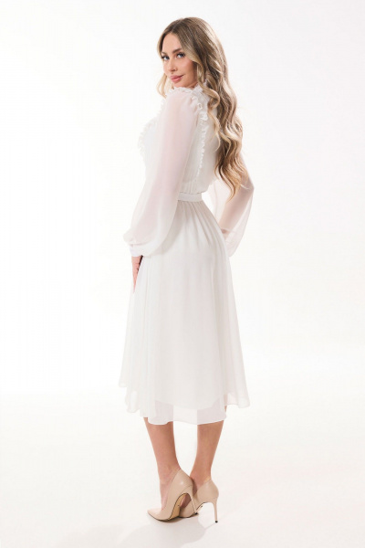 Молочное платье с рельефами и рюшей Golden Valley 4861-1 молочный - фото 2