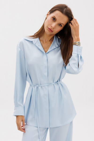 Блуза из атласа в нежно-голубом цвете свободный крой THE NAME 2381 голубой - фото 2