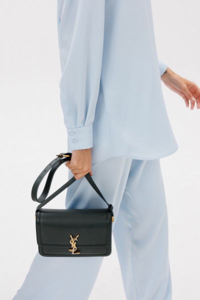 На каждый день комплект брюки и рубашка из атласа THE NAME 2384 голубой - фото 6