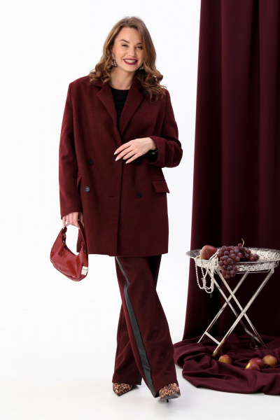 Костюм из жакета и прямых брюк с лампасами из текстиля NikVa 945-1 бордо - фото 4