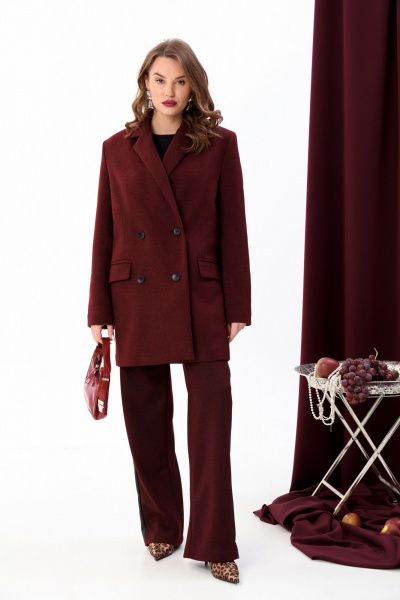 Костюм из жакета и прямых брюк с лампасами из текстиля NikVa 945-1 бордо - фото 1