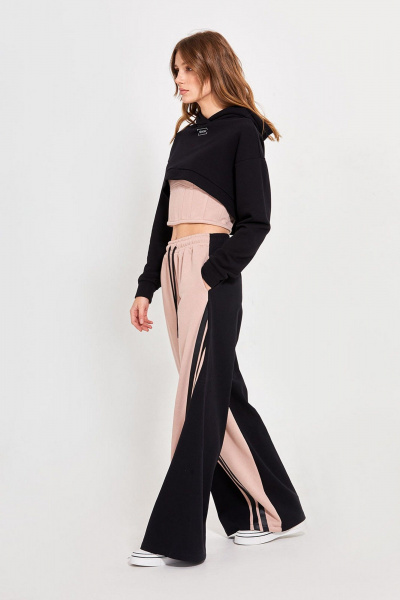 Черный джемпер с капюшоном и асимметричной линией низа Rivoli 3095 - фото 3