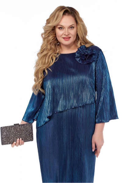 Платье нарядное прямое из плиссе с цветком и рукавом ¾ LaKona 11645 лазурный - фото 3