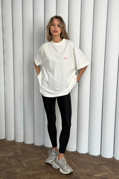 Блуза оверсайз трикотажная с короткими рукавами и крупной печатью THE.WOMAN 0286 молочный - фото 2