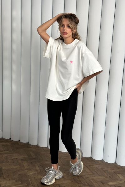 Блуза оверсайз трикотажная с короткими рукавами и крупной печатью THE.WOMAN 0286 молочный - фото 1