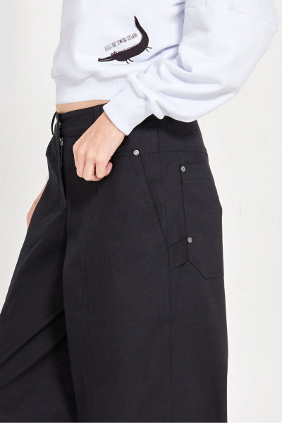 Джегинсы расклешенные из джинса с вышивкой и кожаной аппликацией Rivoli 5237 - фото 4