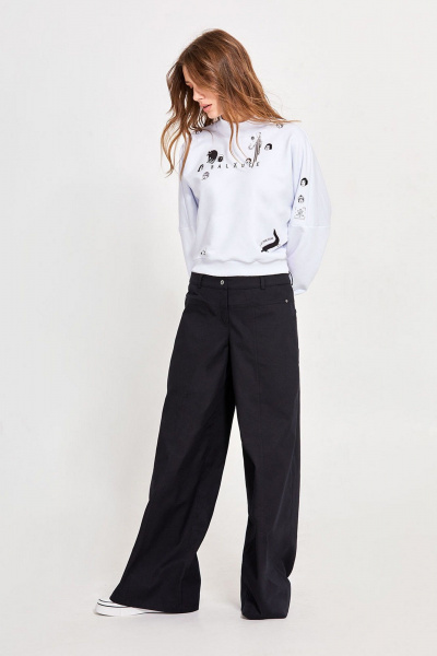 Джегинсы расклешенные из джинса с вышивкой и кожаной аппликацией Rivoli 5237 - фото 1