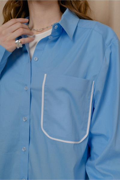 Демисезонная рубашка из полосчатой ткани с накладным карманом и разрезами JRSy 2305 голубой - фото 4
