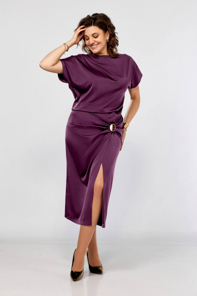 Шикарное фиолетовое платье с разрезом и ассиметричным кроем Ольга Стиль С-902 баклажан - фото 1