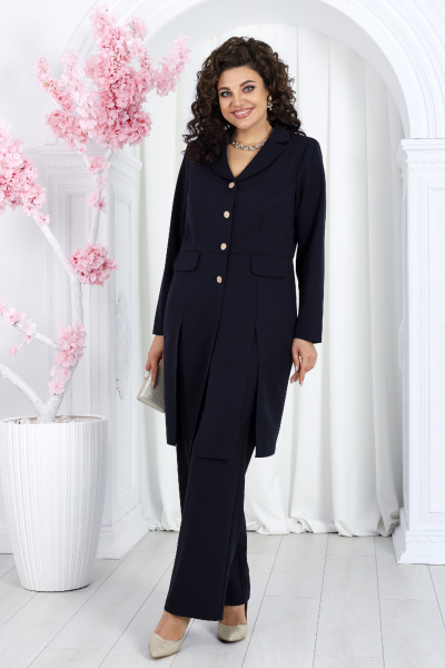 Нарядный брючный костюм из костюмной ткани с удлиненным жакетом Ninele 7486 синий - фото 7