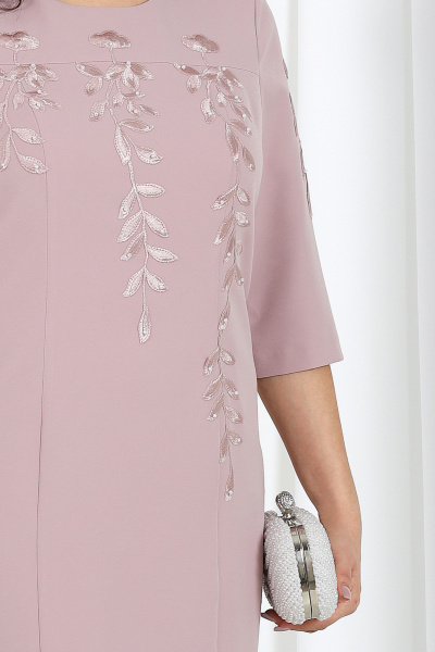 Платье из костюмной ткани с цветочными аппликациями Ninele 7510 пудра - фото 2