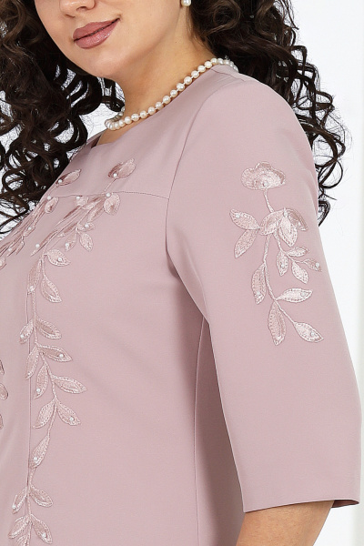 Платье из костюмной ткани с цветочными аппликациями Ninele 7510 пудра - фото 4
