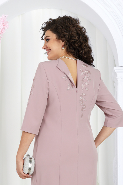 Платье из костюмной ткани с цветочными аппликациями Ninele 7510 пудра - фото 10