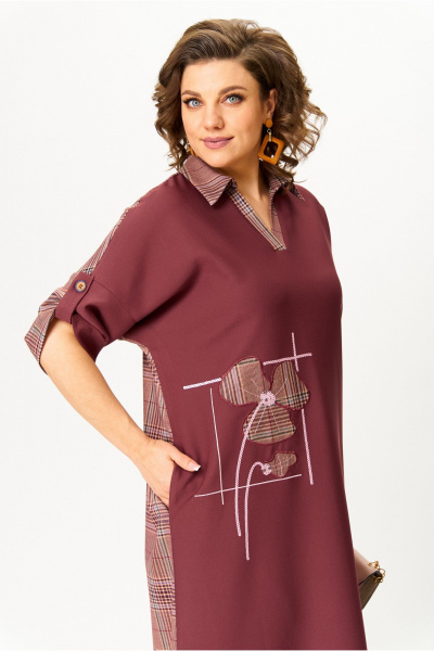 Демисезонное платье casual с вышивкой и карманами Michel chic 2134/1 брусничный - фото 8