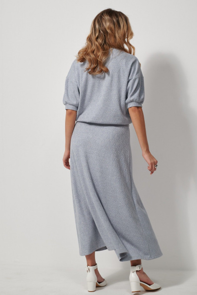 Костюм из вискозы с джемпером и юбкой макси AMUARt 1028-1 голубой - фото 11