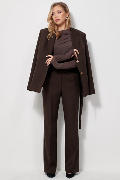 Водолазка из вискозы на каждый день с драпировкой AMUARt 1037 коричневый - фото 10