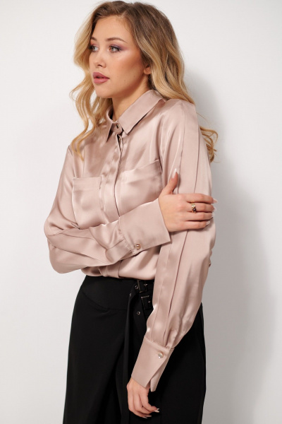 Блузка из шёлковой ткани с накладными карманами AMUARt 1038 бежевый - фото 3