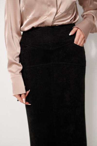 Юбка макси из замшевой ткани с карманами AMUARt 1040 черный - фото 8