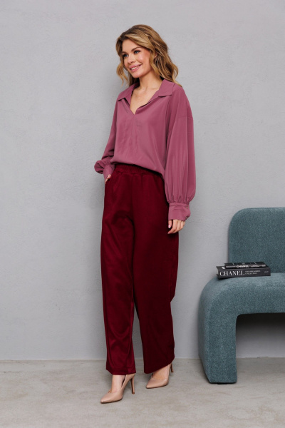 Блуза из текстиля с рукавами и вырезом на груди AMORI 6467 брусника - фото 4