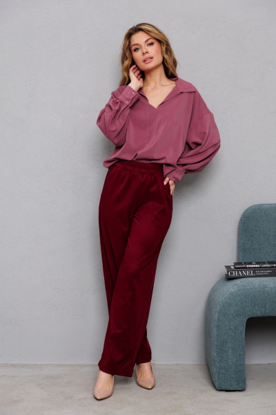 Блуза из текстиля с рукавами и вырезом на груди AMORI 6467 брусника - фото 2