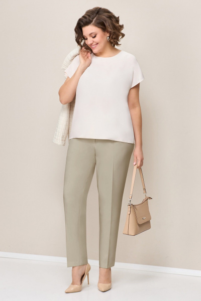 Бежевый костюм: жакет приталенный, брюки прямые, блуза легкая VOLNA 1359 молочно-бежевый - фото 3