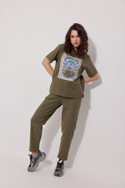 Стильная футболка с дизайнерскими печатями из трикотажа MG Wear 2263 хаки - фото 6