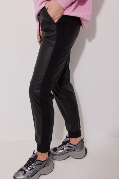 Джоггеры из эко кожи с манжетами и шнуром MG Wear 4128 черный - фото 2