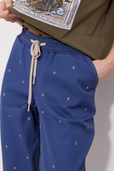 Модные брюки-бананы из джинса с карманами и подворотом MG Wear 4145 синий - фото 2