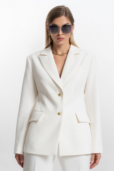 Деловой костюм женский с приталенным жакетом и брюками SILVERSPICE S-1528 молоко - фото 9