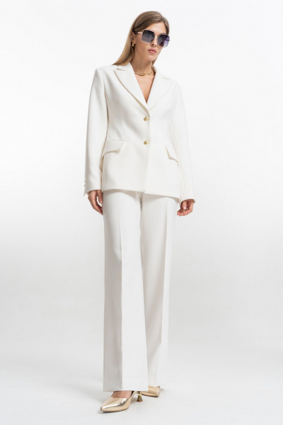 Деловой костюм женский с приталенным жакетом и брюками SILVERSPICE S-1528 молоко - фото 3