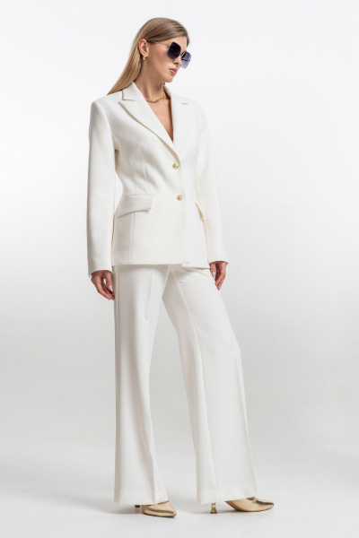 Деловой костюм женский с приталенным жакетом и брюками SILVERSPICE S-1528 молоко - фото 1