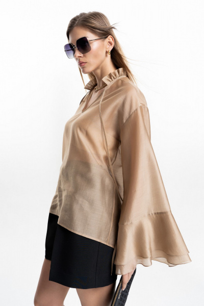 Блуза из легкого текстиля с рюшей и длинным рукавом SILVERSPICE S-7509 - фото 7