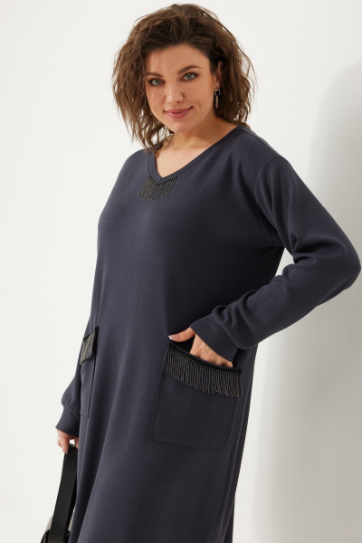 Платье из трикотажа с V-образным вырезом и металлизированной тесьмой BegiModa 1044 графит - фото 5