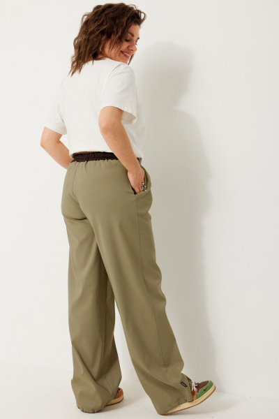 Свободные текстильные брюки с эластичным поясом и контрастными вставками BegiModa 6063 олива - фото 7