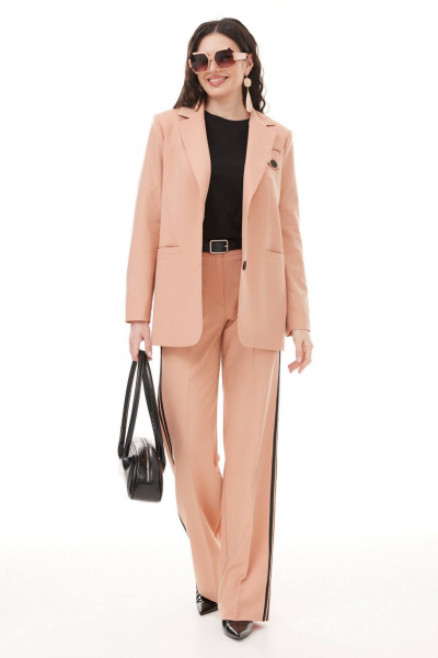 Женский деловой комплект из жакета, брюк и футболки Твой имидж 2095 персик - фото 1