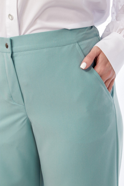 Демисезонные брюки из костюмной ткани со стрелками Abbi 2028 бирюзовый - фото 7