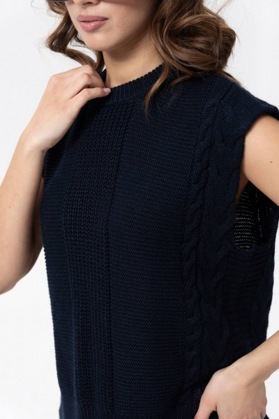 Объемный жилет из трикотажа с заниженной линией плеча и воротником-стойкой Romgil РВ0108-ШЕ5 темно-синий - фото 3