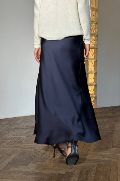 Юбка миди А-силуэта с блестящей текстурой Romgil РТ0042-ПЭ2 темно-синий - фото 5