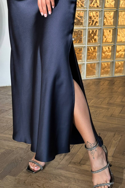 Юбка миди А-силуэта с блестящей текстурой Romgil РТ0042-ПЭ2 темно-синий - фото 4