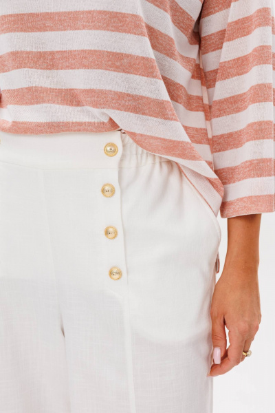 Бежевый костюм из трикотажа с металлической фурнитурой Fantazia Mod 4779 - фото 4